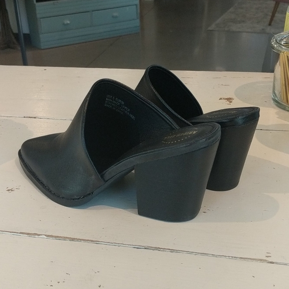 NWT black snake slides - Picture 2 of 3